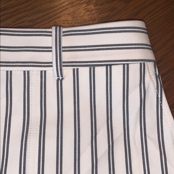 Ann Taylor Black And White Striped Women’s  Shorts Size 18 - Picture 3 of 5